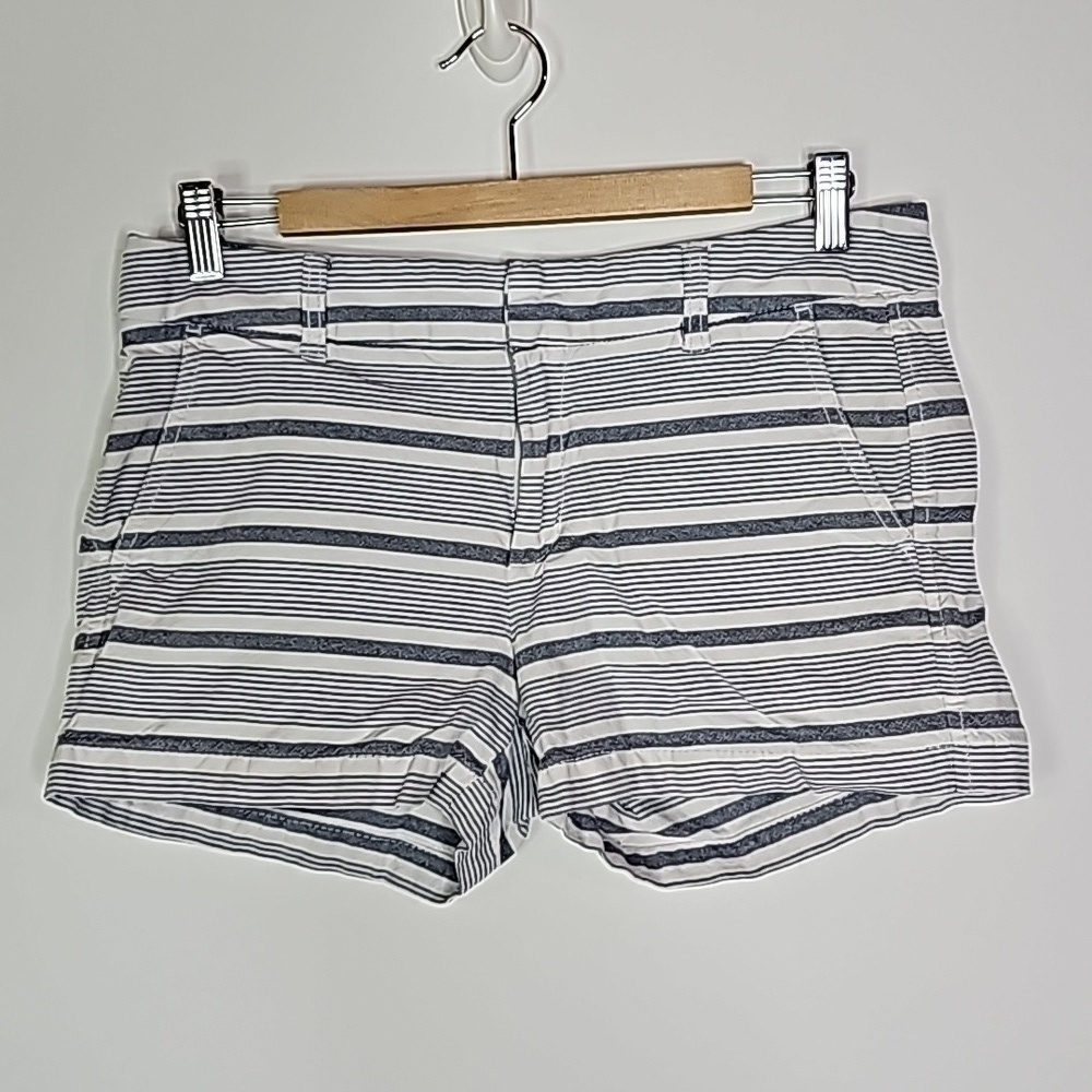 KHAKIS by GAP girlfriend size 6 gray and white shorts
